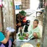 TMMD 129 Bojonegoro: Ketika Babinsa Kesongo Menumbuk Singkong dan Mengukir Kebersamaan dengan Warga