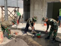 Memasuki Fase Finishing: Pembangunan Musholla Rest Area di TMMD 129 Bojonegoro Tahap Pasang Keramik dan Pengecatan Teras