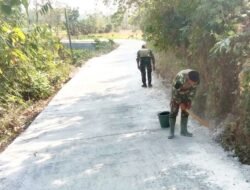 Sentuhan Akhir Bertangan Dingin: Satgas TMMD 129 Bojonegoro Bikin Jalan Desa Kesongo Rapi dan Aman