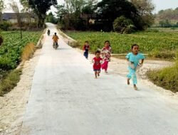 Senyum Ceria Anggi dan Jalan Beton TMMD 129 Bojonegoro yang Mengubah Suasana Sore di Dusun Mundu