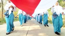 Bendera 81 Meter Diarak di Kampung Samin Margomulyo Bojonegoro