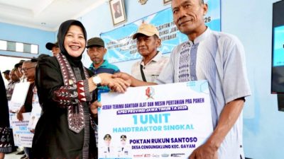 Perkuat Ketahanan Pangan, Pemkab Bojonegoro Salurkan Handtraktor dan Cultivator untuk Petani