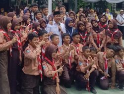 Alumni Pulang Kampung, Pratikno Beri Semangat Siswa SMPN 1 Padangan