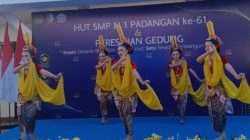 Tari Srampat Sambut Kunjungan Pratikno di HUT ke-61 SMPN 1 Padangan