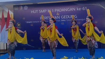 Tari Srampat Sambut Kunjungan Pratikno di HUT ke-61 SMPN 1 Padangan
