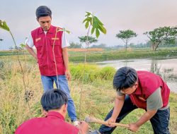 Mahasiswa KKN-TK 01 Universitas Bojonegoro Tanam Pohon Sukun di Kawasan Sumber Mata Air Desa Kesongo