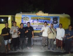 Kemarau Panjang, Polsek dan BKP Kedungadem Salurkan 25 Ribu Liter Air Bersih