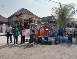 Peduli Warga Terdampak Kekeringan, Alumni SMPN 1 Kedungadem Angkatan 1985 Salurkan 12 Ribu Liter Air Bersih