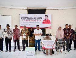 Abidin Fikri Salurkan Bantuan Alat Aksesibilitas dan Sembako untuk 99 Warga Bojonegoro-Tuban