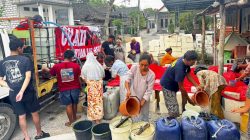 CV Alzi Putra Salurkan 35.000 Liter Air Bersih untuk Warga Brangkal Bojonegoro