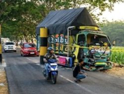 Truk Alami Kecelakaan Tunggal di Kesongo Kedungadem, Pengemudi Luka-luka
